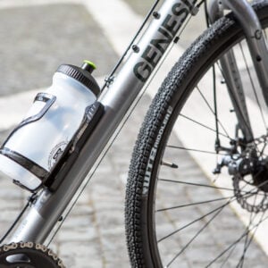 foto ambientata bici urban con antifurto Trackting BIKE T7